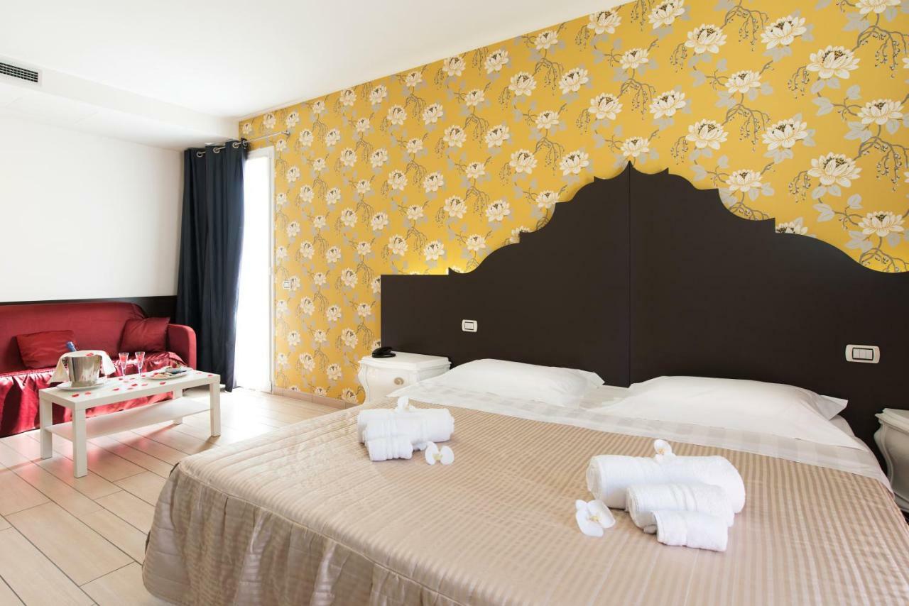 Hotel Fiamma & Spa Чезенатико Экстерьер фото