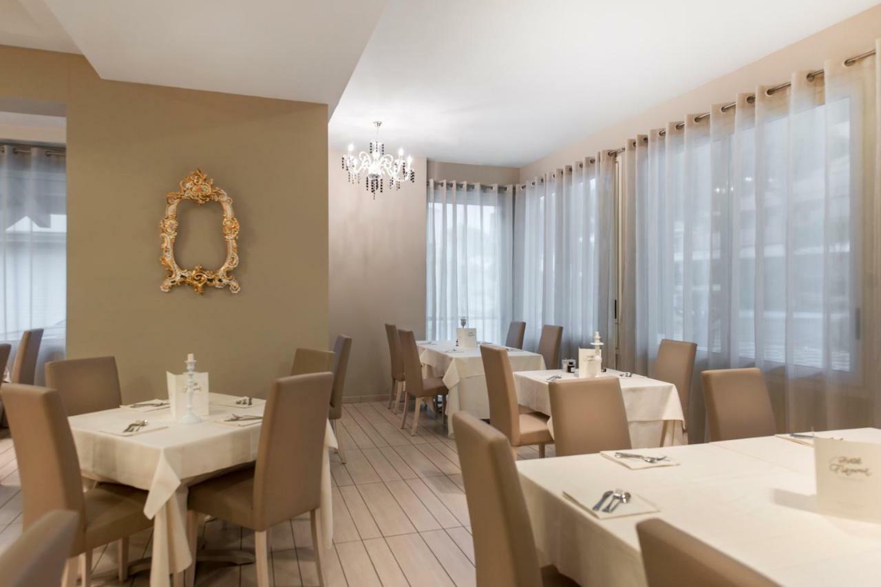 Hotel Fiamma & Spa Чезенатико Экстерьер фото