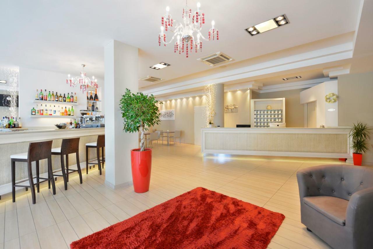 Hotel Fiamma & Spa Чезенатико Экстерьер фото