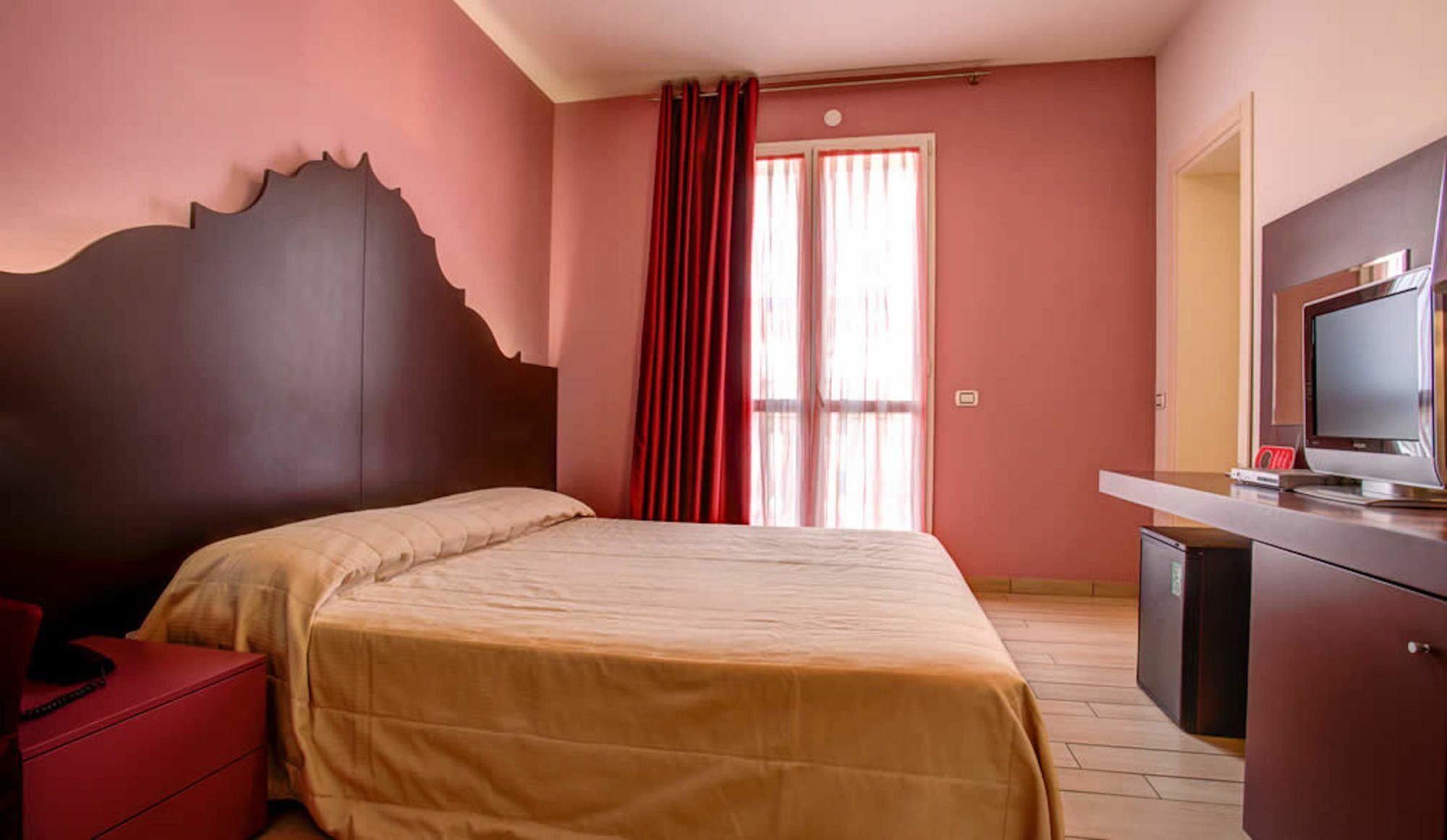 Hotel Fiamma & Spa Чезенатико Экстерьер фото