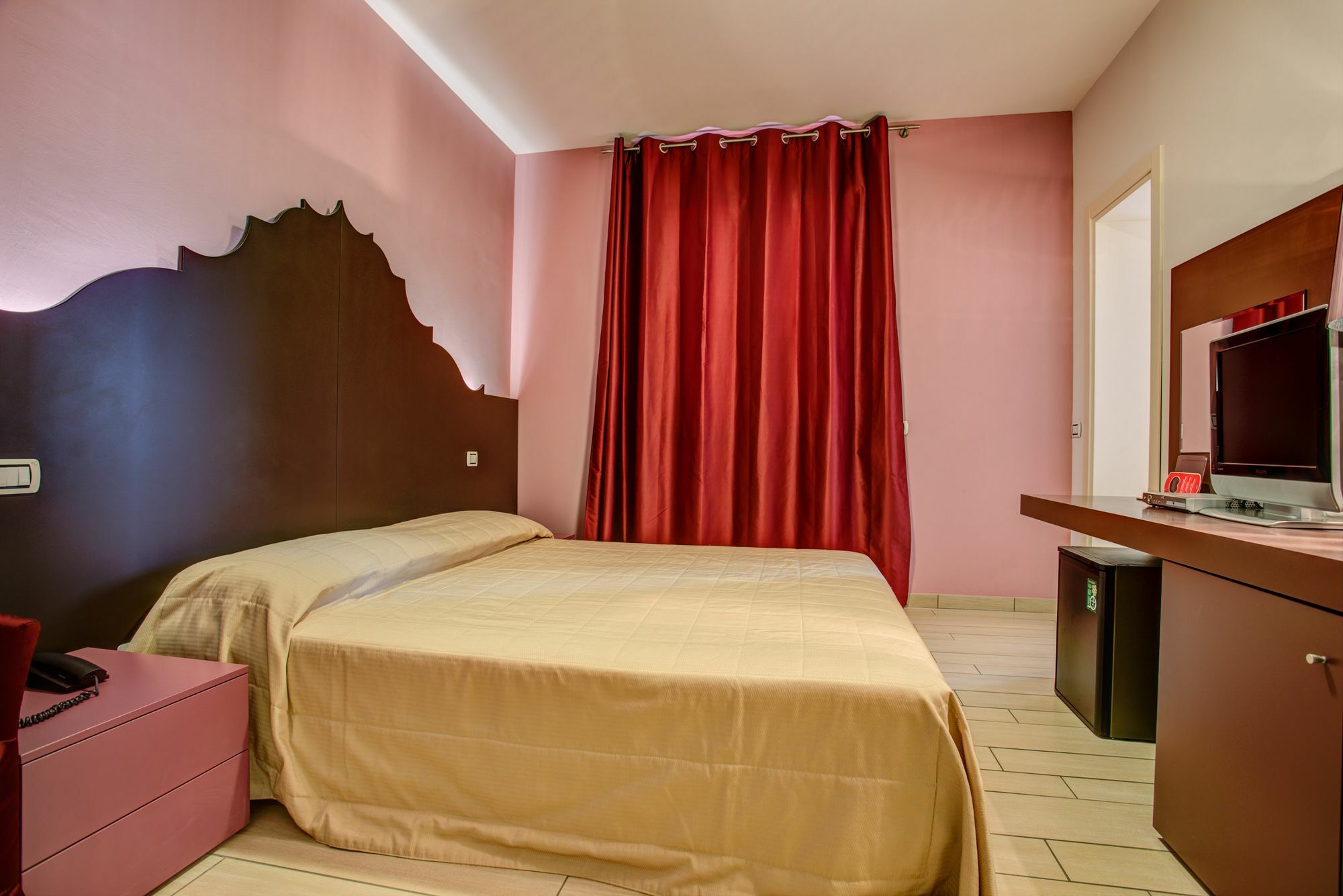 Hotel Fiamma & Spa Чезенатико Экстерьер фото