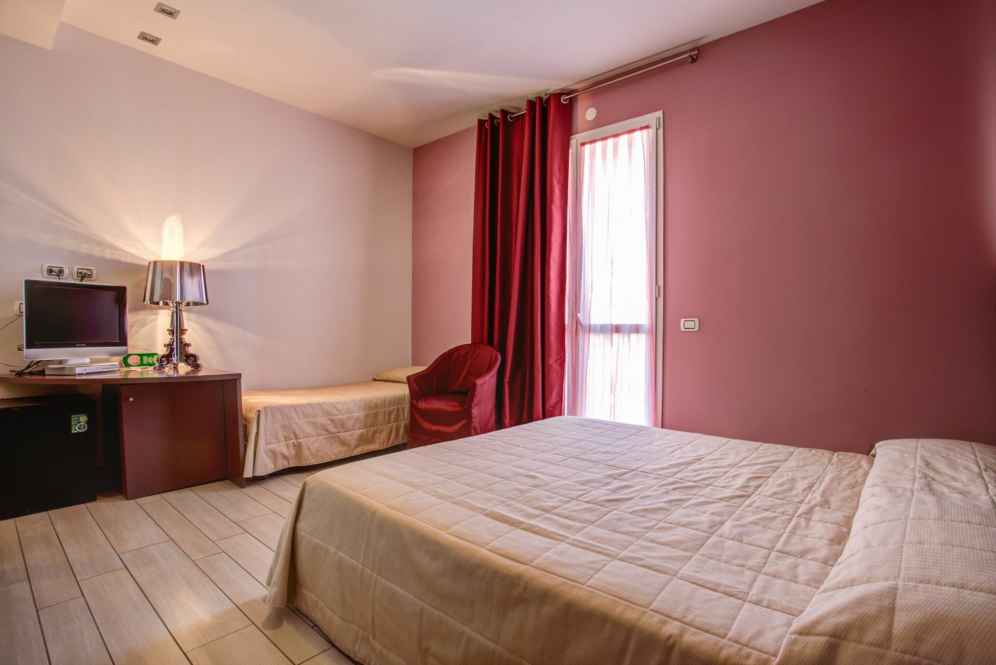 Hotel Fiamma & Spa Чезенатико Экстерьер фото