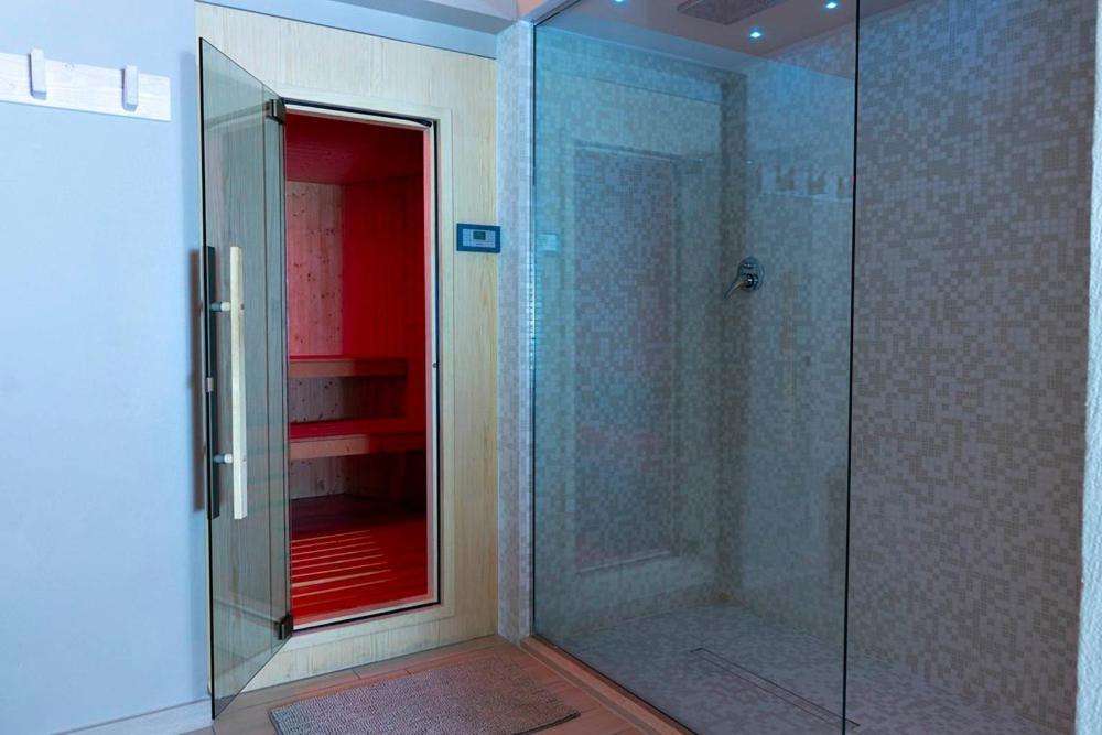 Hotel Fiamma & Spa Чезенатико Экстерьер фото